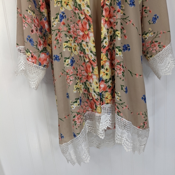BOUTIQUE Crochet Trim Floral Kimono Sz L - Picture 5 of 12